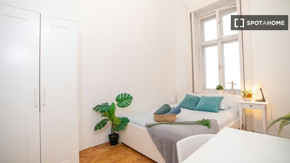 Double room Budapest, 3 beds — photo 9
