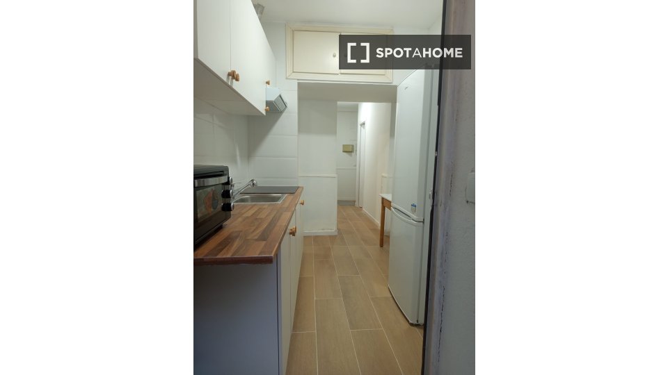 Double room Madrid, 4 beds, 80m² — photo 3