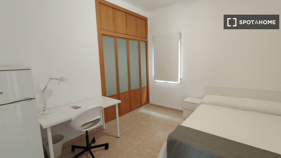 Double room Valencia, 3 beds — photo 14