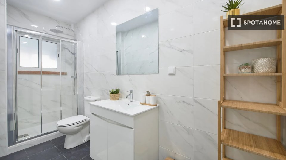 Double room Lisbon, 4 beds — photo 17