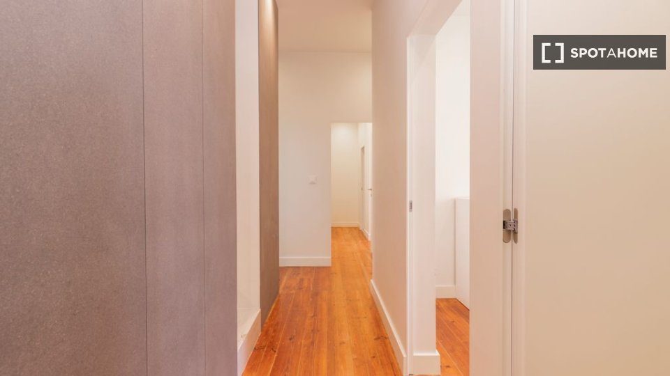 Apartment Lisbon, 4 beds — photo 18