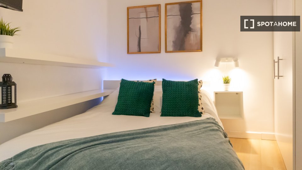 Double room Madrid, 7 beds, 160m² — photo 28