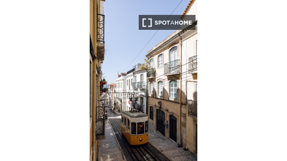 Apartment Lisbon, 2 beds, 70m² — photo 8