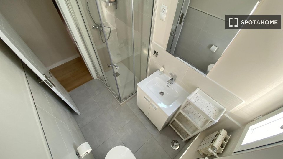 Double room Madrid, 5 beds — photo 20