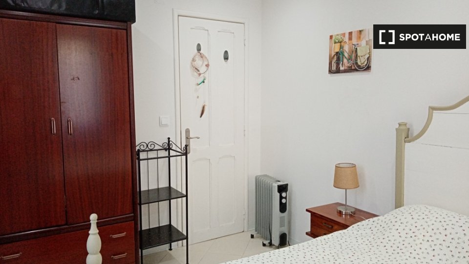 Double room Lisbon, 6 beds, 140m² — photo 6
