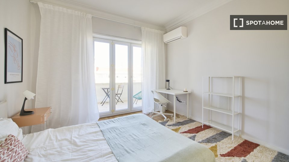 Double room Lisbon, 4 beds — photo 10