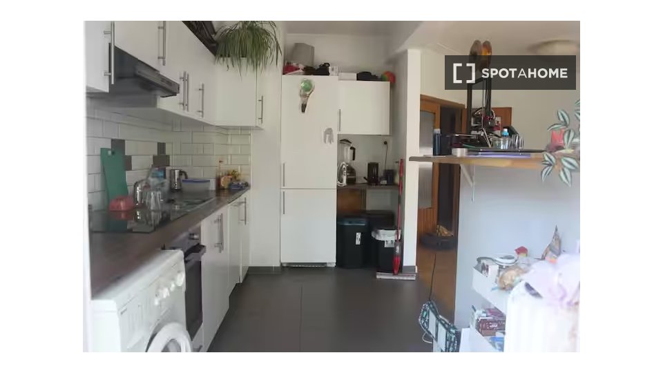 Double room Brussels, 2 beds, 95m² — photo 4