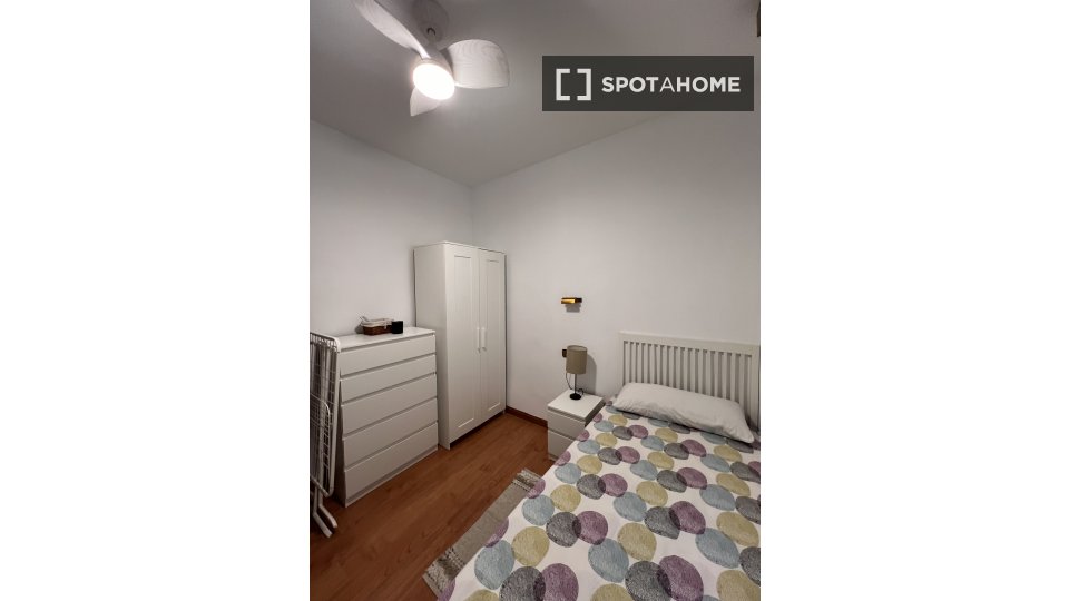 Double room Madrid, 8 beds, 275m² — photo 21