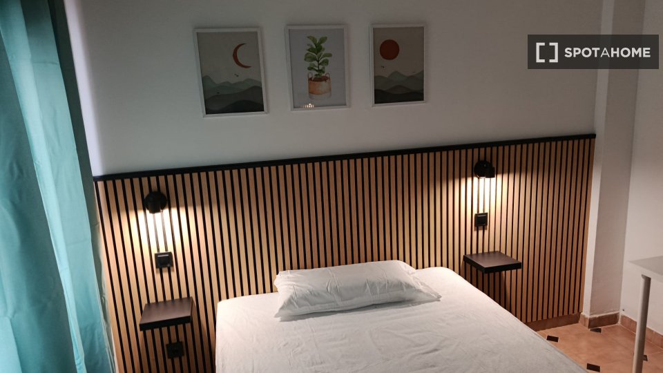 Double room Madrid, 3 beds — photo 20