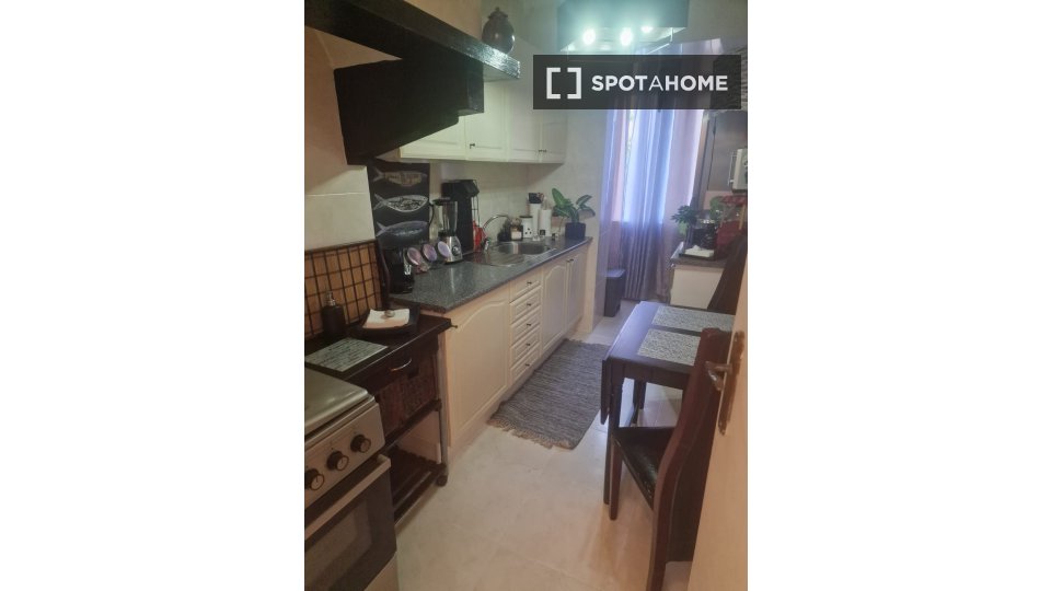 Double room Lisbon, 3 beds — photo 12