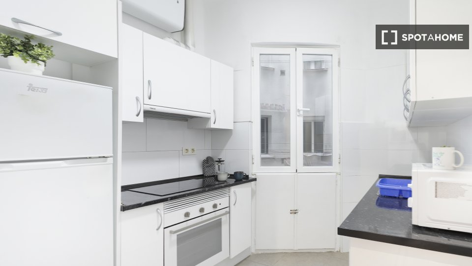 Double room Madrid, 5 beds — photo 8