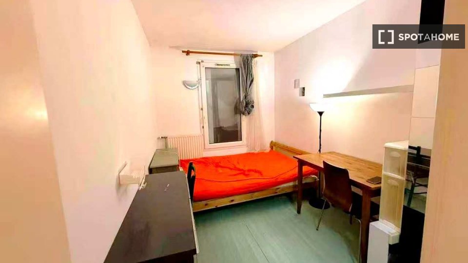 Double room Paris, 3 beds, 14m² — photo 9