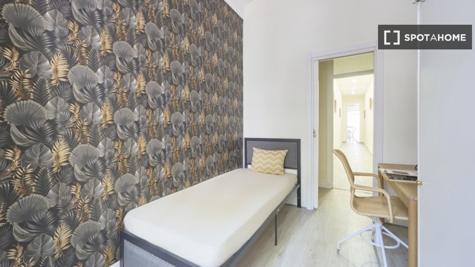 Double room Lisbon, 5 beds — photo 12