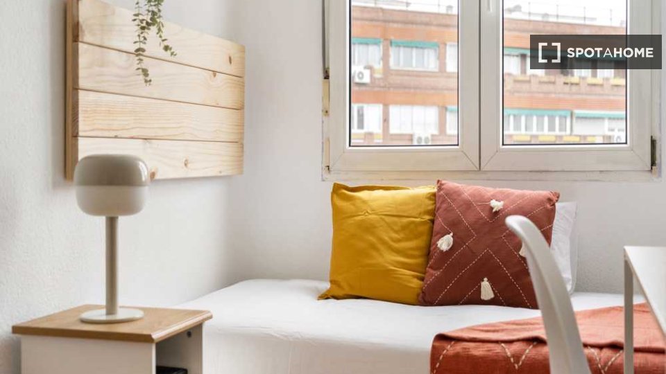 Double room Madrid, 6 beds — photo 2