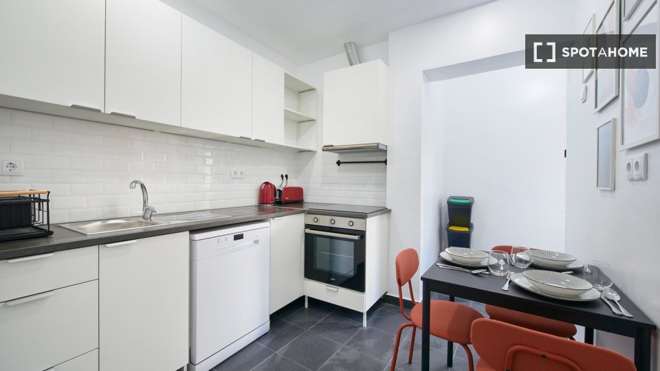 Double room Lisbon, 4 beds — photo 46