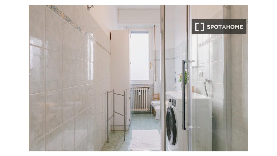 Double room Milan, 2 beds — photo 15