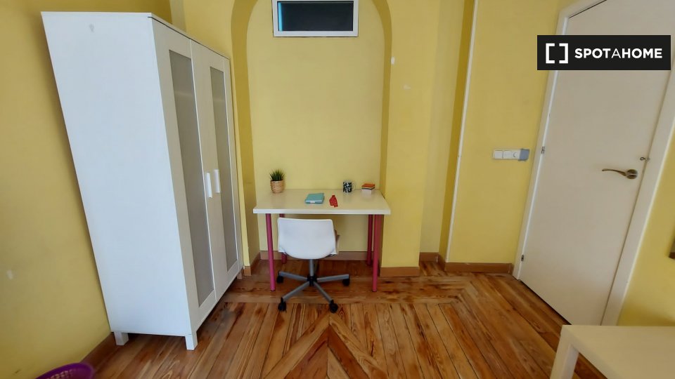 Double room Madrid, 7 beds, 180m² — photo 8