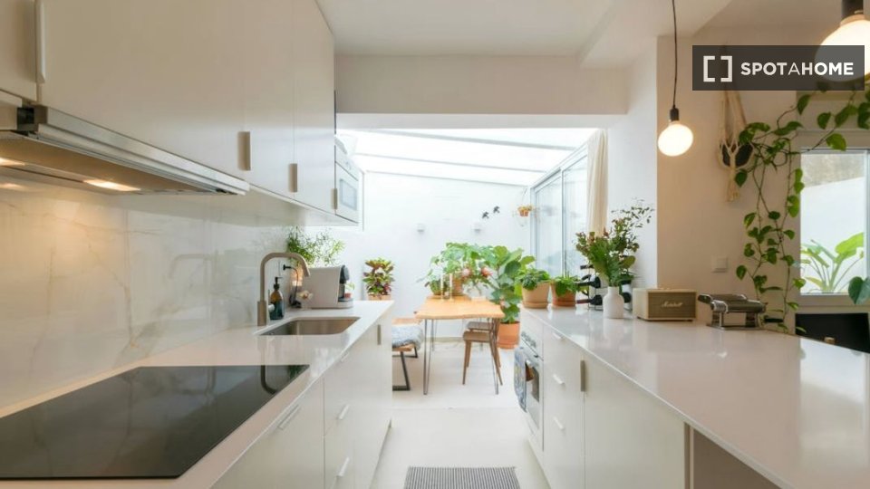 Apartment Lisbon, 1 bed, 50m² — photo 11