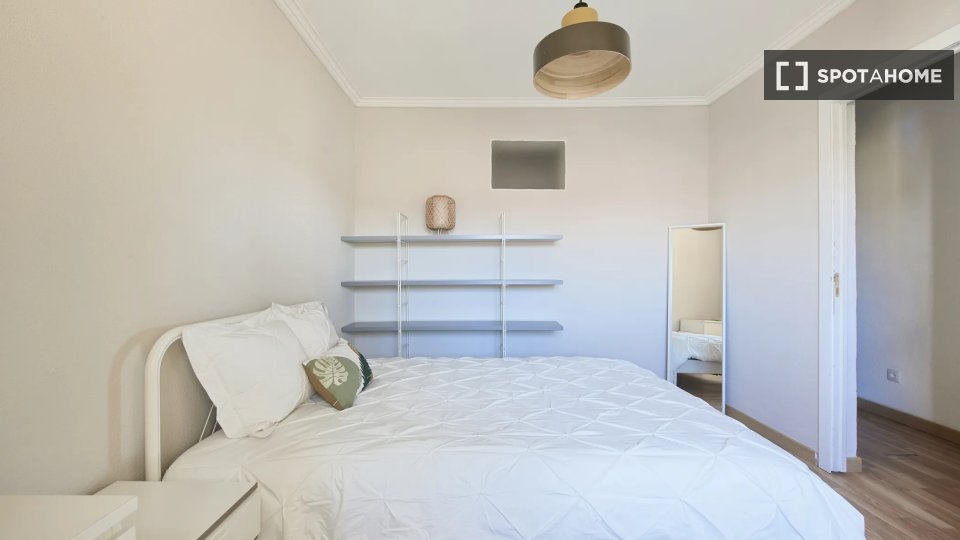Double room Lisbon, 4 beds — photo 12