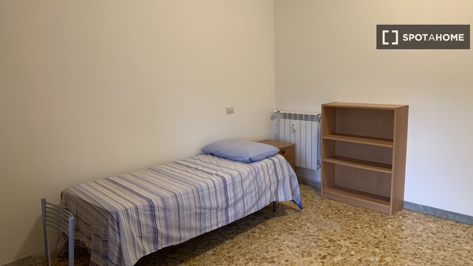 Double room Rome, 3 beds — photo 10