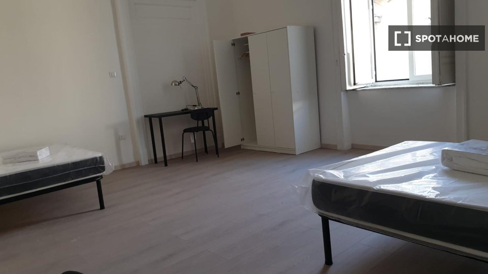 Double room Naples, 3 beds — photo 13