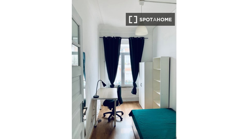 Double room Lisbon, 6 beds — photo 23