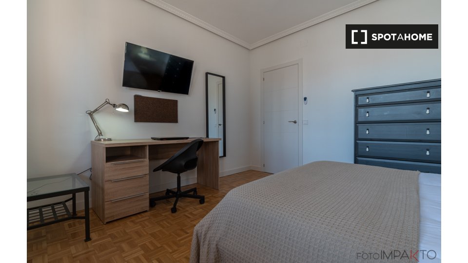Double room Madrid, 6 beds, 140m² — photo 6