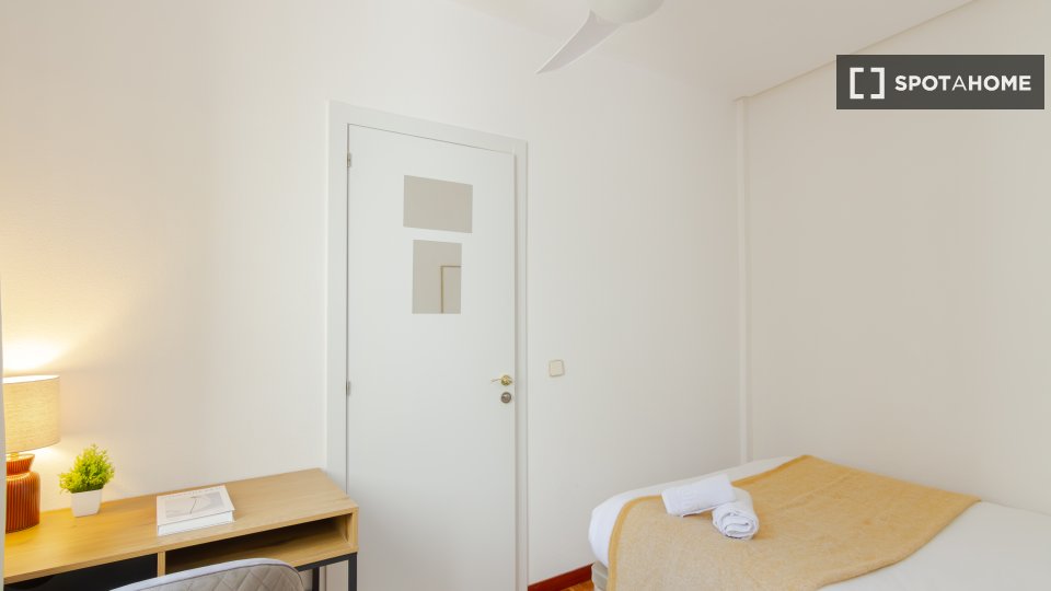 Double room Madrid, 6 beds — photo 52