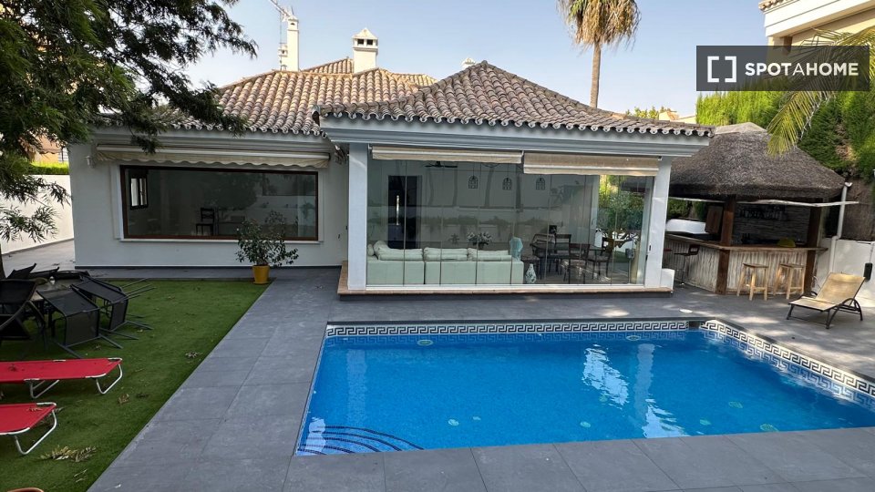 Double room Malaga, 9 beds, 25m² — photo 12