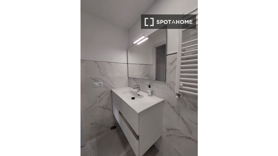 Double room Madrid, 4 beds, 95m² — photo 3