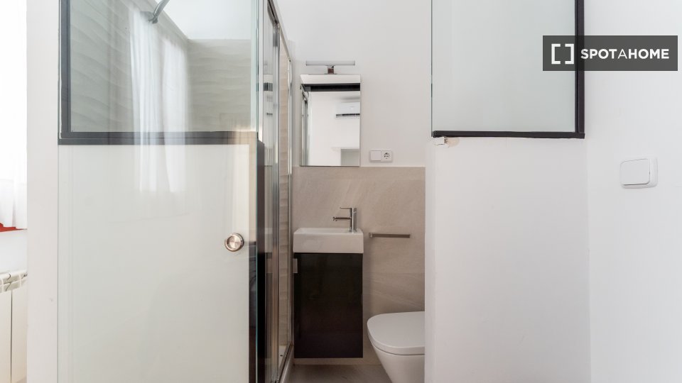 Double room Madrid, 5 beds — photo 1