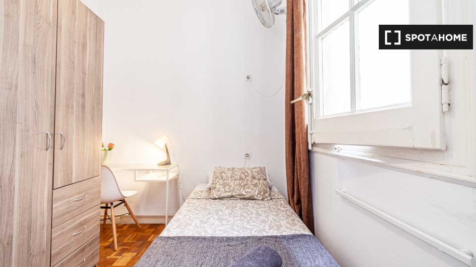 Double room Barcelona, 19 beds, 320m² — photo 3