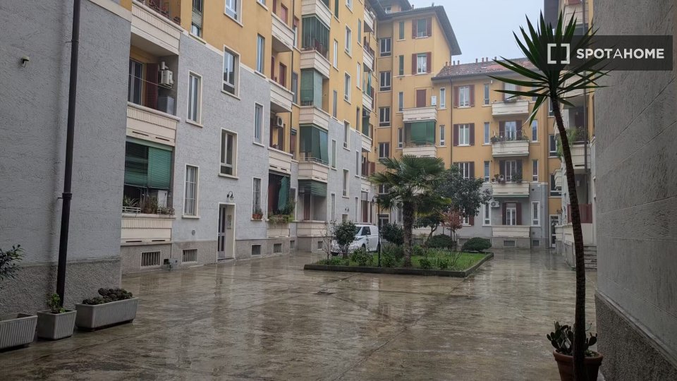 Double room Milan, 3 beds, 90m² — photo 1