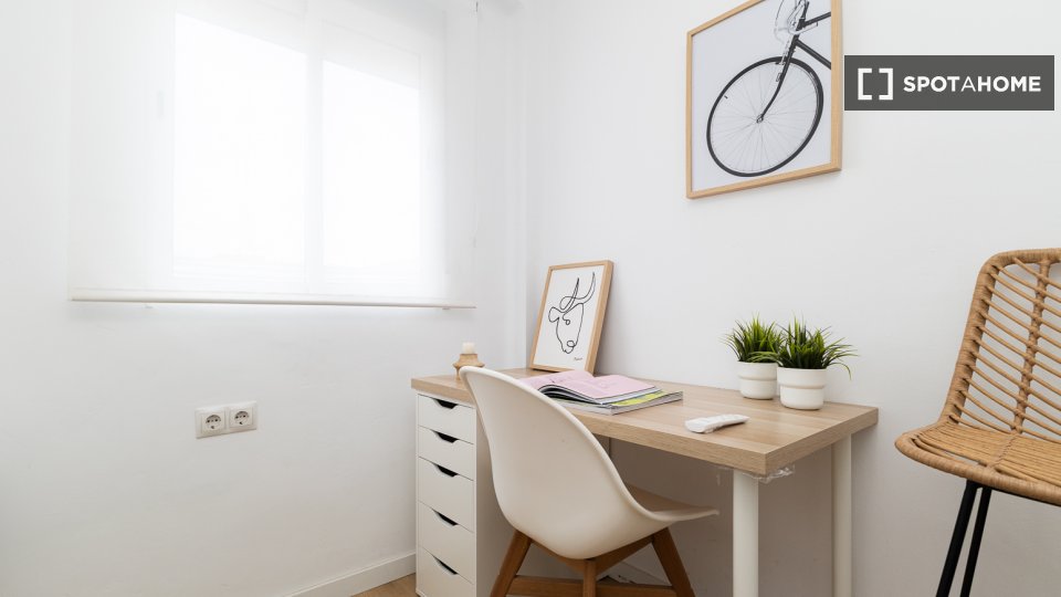 Double room Valencia, 5 beds, 90m² — photo 3