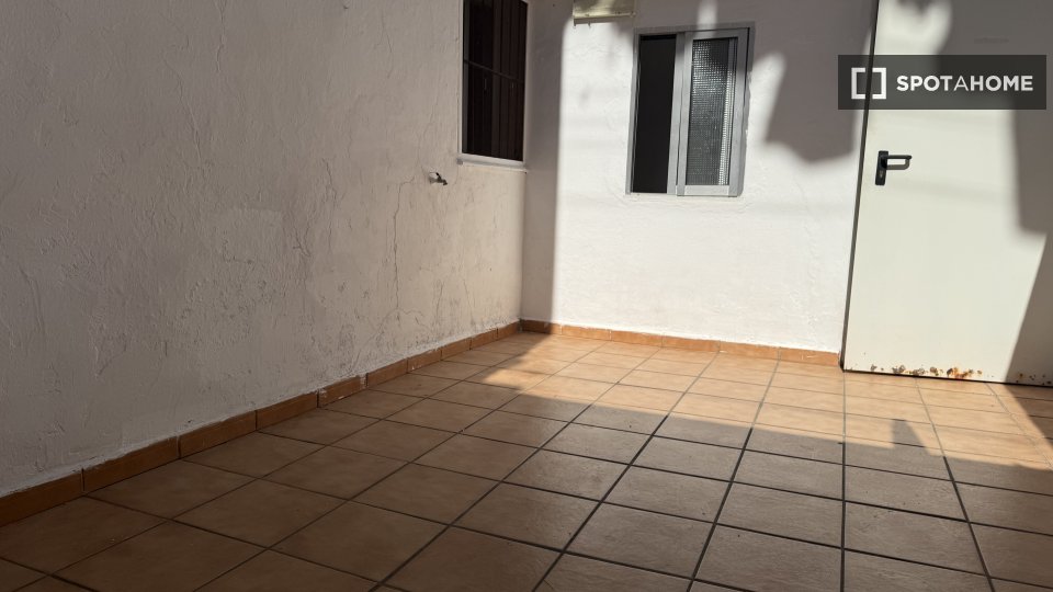 Double room Seville, 3 beds, 90m² — photo 4
