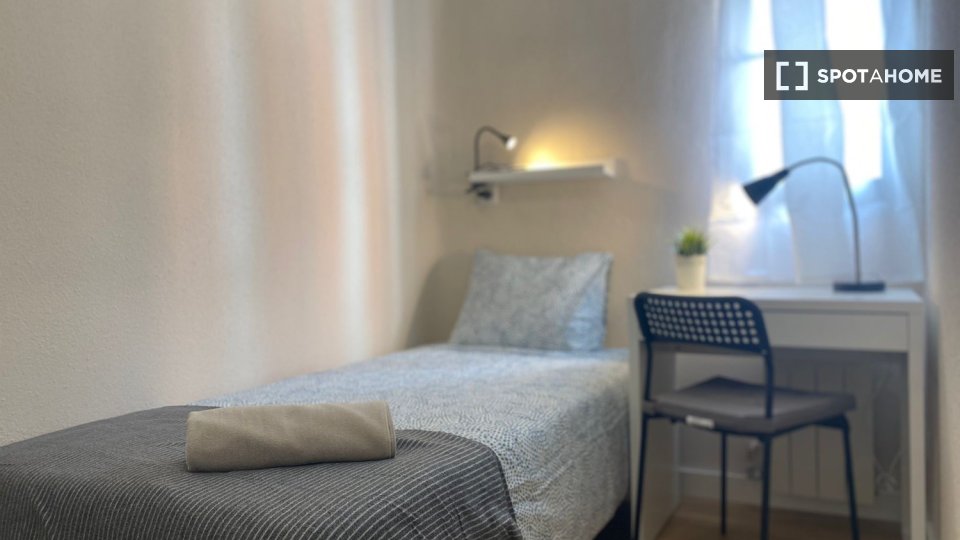 Double room Madrid, 5 beds — photo 2