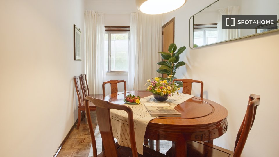 Double room Lisbon, 4 beds — photo 19