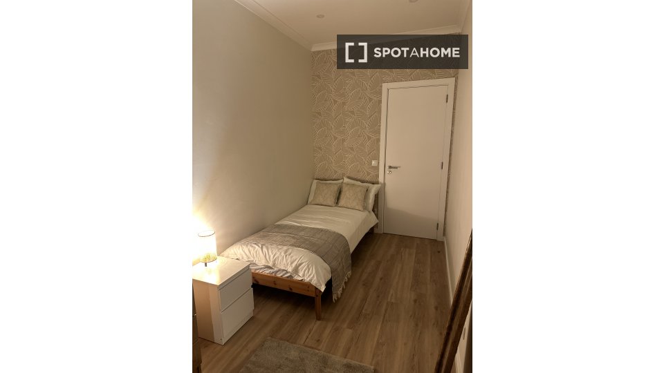 Double room Lisbon, 5 beds, 12345m² — photo 18