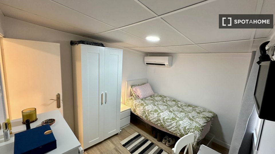 Double room Madrid, 8 beds, 275m² — photo 1