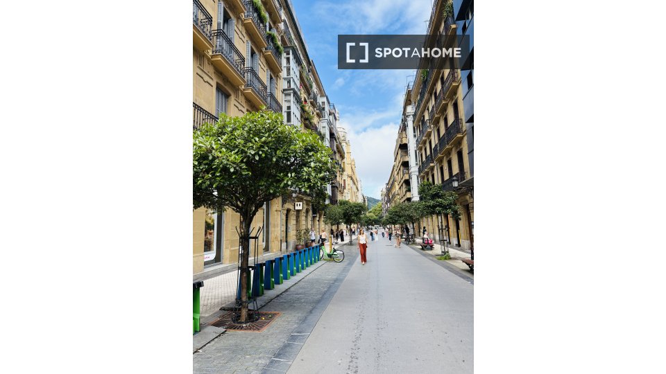 Piso de 3 habitaciones en alquiler en Centro, San Sebastián.
