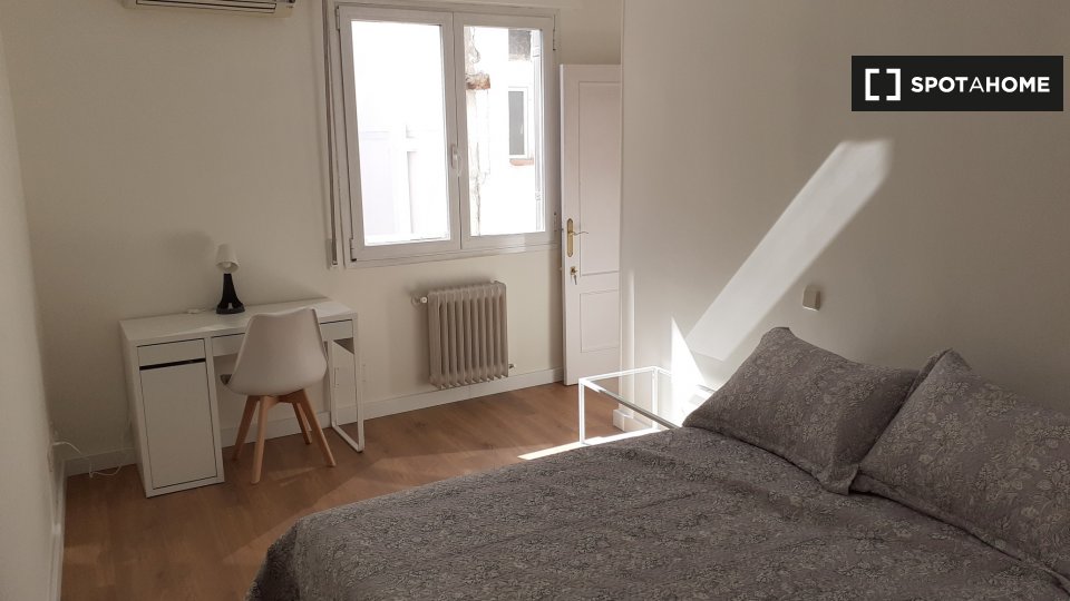 Double room Madrid, 5 beds — photo 3