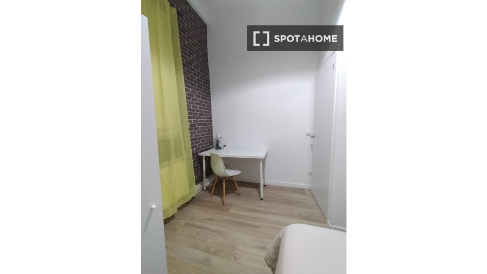 Double room Madrid, 5 beds, 100m² — photo 16