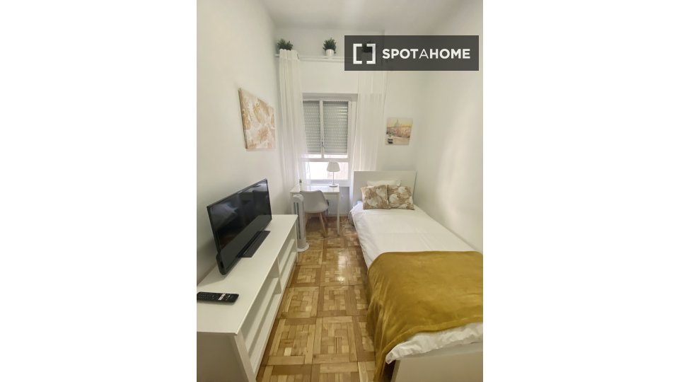 Double room Madrid, 4 beds, 100m² — photo 11
