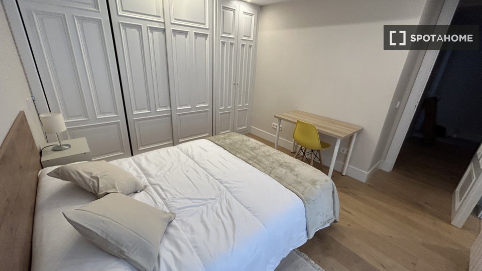 Double room Madrid, 6 beds — photo 5