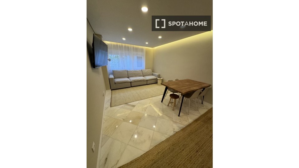 Apartment Lisbon, 3 beds, 85m² — photo 2