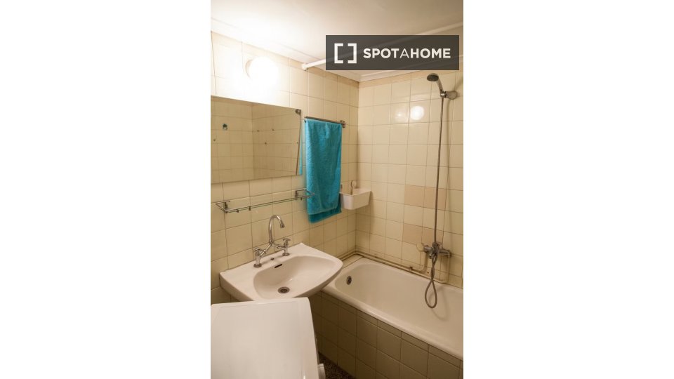 Double room Athens, 2 beds — photo 17