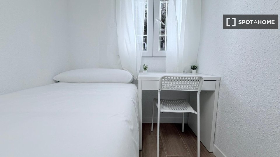 Double room Madrid, 5 beds — photo 5