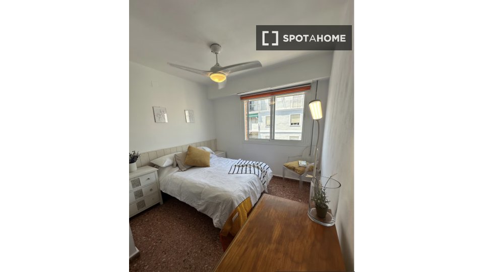 Double room Valencia, 2 beds, 90m² — photo 7