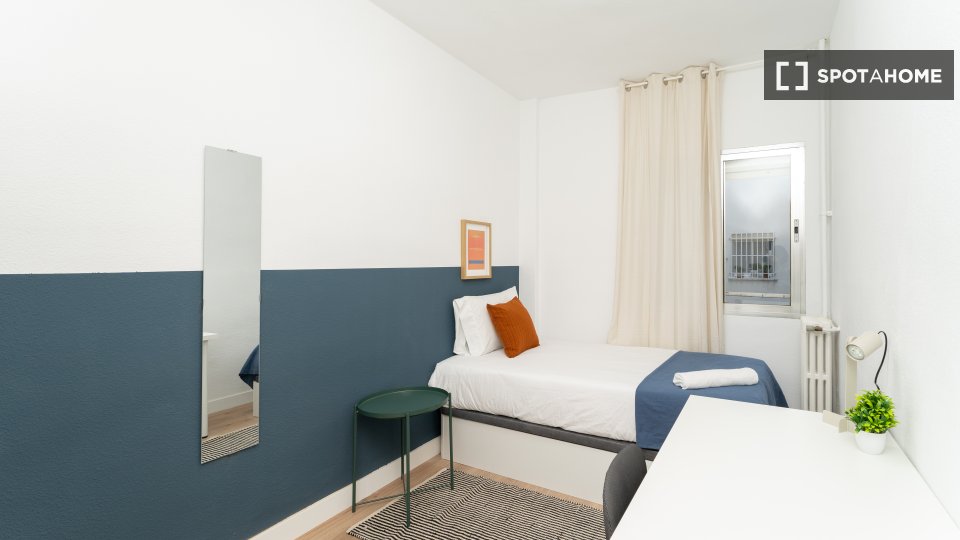 Double room Madrid, 5 beds — photo 12