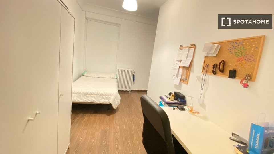 Double room Madrid, 8 beds — photo 19